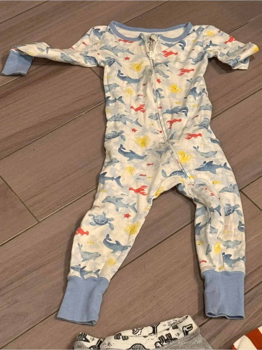 16pc bundle lot 24m 1sleeper 3undies 6onepieces 2shorts 4shirts no stains
